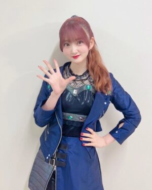 Aya Yamane Instagram - Day2もありがとうございました。💐
2日目はいつものポニーテール。
見た目だけではなく、歌、ダンス、MC、全ての表現において
今回はすごく悩み、考えたのですが
2日間かけて完成するこのライブの私なりの答えが
少しでも皆様の心に届いていたら嬉しいです。
いろんなifの世界、可能性があって
今プロデューサーさんや美琴と一緒にいられるのは
本当に奇跡みたいなことです。
いつもありがとう💐
これからもずっとずっと
側にいてくださいね。☺️
たくさん支えてくださったスタッフの皆様にも
本当に感謝です。。

いやぁそれにしても、
天気凄かったな、、
これも演出か...？って思うくらい見事だった。。🌦👏🏻

#アイドルマスター #シャイニーカラーズ #アイマス #シャニマス #idolmaster #shiny #colors #緋田美琴 #声優 #アイドル #live