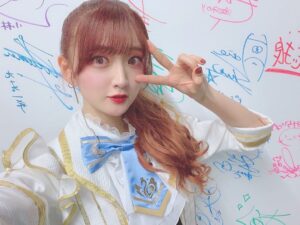 Aya Yamane Instagram - こちらは17周年衣装と、
一緒に撮ってくださった他マスのみなさま🥰
本当に優しいあたたかい先輩方で、
出会えて幸せであります。。
ありがとうございました！！

#idolmaster #アイマス #合同ライブ #アイドルマスター #シャニマス #シャイニーカラーズ #緋田美琴 #東京ドーム