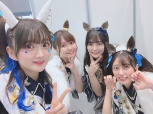 Aya Yamane Instagram - 『ウマ娘プリティーダービー5thEVENT ARENA TOUR GO BEYOND-GAZE-』DAY2
ありがとうございました！⭐️

めっかわギャルズたち🤟🏻❤︎
一緒にGSK⭐︎を披露できてとっても嬉しかったです！
間奏のパラパラはみんな真顔でやりました。いぇい。✌🏻

チーム青二！
このライブ期間中山根をたくさん励ましてくださった、
すごくすごく優しい先輩方です。
裏で不甲斐ないところをたくさん見せてしまったのですが
「大丈夫？」「頑張ろう！」ってずっと声をかけてくださって
本当に感謝でした。。かっこいい先輩に、私もなる。
ありがとうございました...！！

今回なかなか写真を撮るタイミングが無かったのですが、
時間がない中一緒に撮ってくれた皆様、
ありがとうございました🥰
大好きなみんなとまた一緒に出られるように、
もっと頑張ります！！
ウマ娘のみんなは本当にかっこよくて優しくて頑張り屋さんです。
素敵なキャストの皆とこうやって一緒にいられて、
私はすごく幸せ者だって思った1日でした。

そしてダンサーさんも和太鼓チームの彩さんも、
素敵なパフォーマンスをありがとうございました！！💐🌟

そして足を運んでくださったトレぴの皆、
本当に本当にありがとう〜！！！
みんなのキラキラしたまなざし、ずっと忘れません🥰✨
またね〜！！！

#ウマ娘 #ウマ娘プリティーダービー #5th #live #名古屋 #gaze #ダイタクヘリオス