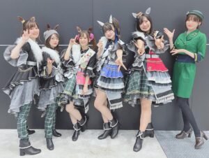 Aya Yamane Instagram - 『ウマ娘プリティーダービー5thEVENT ARENA TOUR GO BEYOND-GAZE-』DAY2
ありがとうございました！⭐️

めっかわギャルズたち🤟🏻❤︎
一緒にGSK⭐︎を披露できてとっても嬉しかったです！
間奏のパラパラはみんな真顔でやりました。いぇい。✌🏻

チーム青二！
このライブ期間中山根をたくさん励ましてくださった、
すごくすごく優しい先輩方です。
裏で不甲斐ないところをたくさん見せてしまったのですが
「大丈夫？」「頑張ろう！」ってずっと声をかけてくださって
本当に感謝でした。。かっこいい先輩に、私もなる。
ありがとうございました...！！

今回なかなか写真を撮るタイミングが無かったのですが、
時間がない中一緒に撮ってくれた皆様、
ありがとうございました🥰
大好きなみんなとまた一緒に出られるように、
もっと頑張ります！！
ウマ娘のみんなは本当にかっこよくて優しくて頑張り屋さんです。
素敵なキャストの皆とこうやって一緒にいられて、
私はすごく幸せ者だって思った1日でした。

そしてダンサーさんも和太鼓チームの彩さんも、
素敵なパフォーマンスをありがとうございました！！💐🌟

そして足を運んでくださったトレぴの皆、
本当に本当にありがとう〜！！！
みんなのキラキラしたまなざし、ずっと忘れません🥰✨
またね〜！！！

#ウマ娘 #ウマ娘プリティーダービー #5th #live #名古屋 #gaze #ダイタクヘリオス