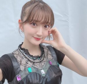 Aya Yamane Instagram - みんなに会いたかったな。
とは言っても実は私からは皆の姿が見えていたのですごく悔しい。
袖に待機もしていたのに、もうやるせなさがすごい。
けど！10月のシャニマスライブすごくすごく頑張るので、
次は私たちのホームに会いに来てください。
優しい言葉をくれるみんなが大好きだよ。
雨に当たってしまったプロデューサーさん、
暑い中ずっと待っていてくれたプロデューサーさん、
どうか身体に気をつけてね。
来てくれて本当にありがとうございました。
またね。
(衣装さんがクールビズにしてくださいました。☺︎感謝です。)

#idolmaster #shiny #colors #アイマス #シャニマス #緋田美琴