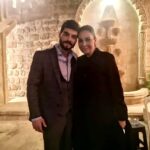 Ayda Aksel Instagram - Akıncığım, canım oğlum, torunum işte bu fotoğrafla üçledik. Umarım yeniden buluşur, güzel sahnelere imza atarız. Yolun açık olsun 🙏🏻