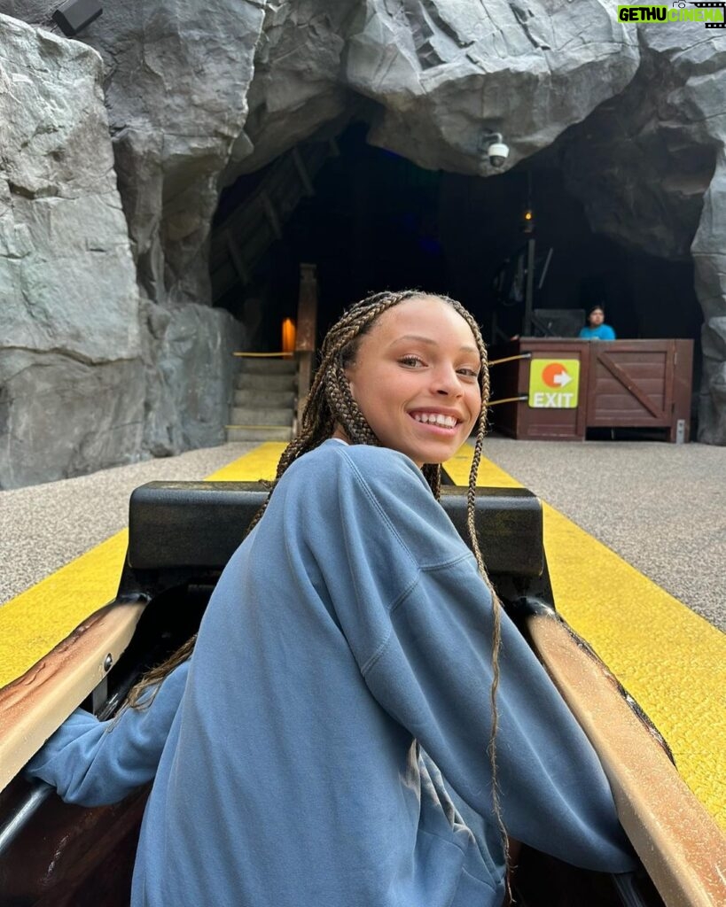 Ayesha Curry Instagram - My first born is 11!!! We can’t believe it. Time has just flown by. I am so proud of my sweet, smart, talented, captivating big girl. It’s a joy being her mama. Riley Roo is 11!