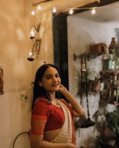 Ayesha Kaduskar Instagram - forever clumsy 🥴