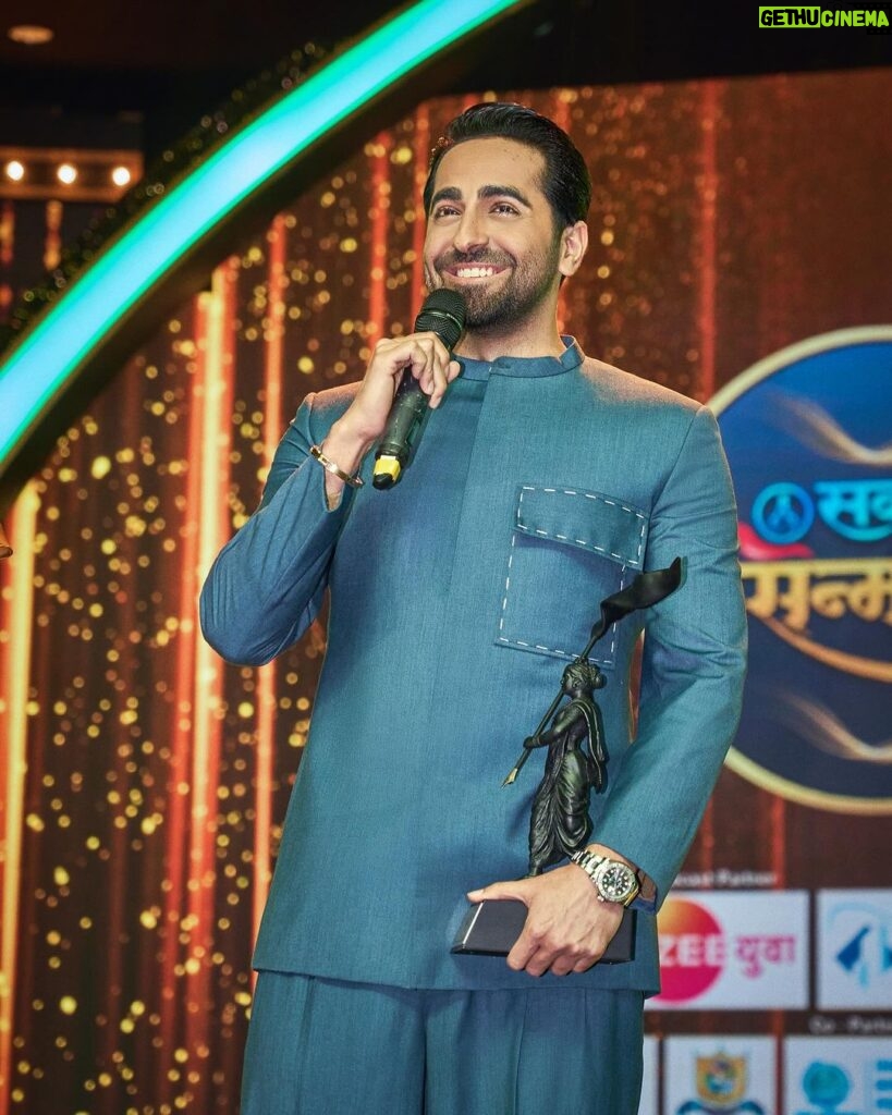 Ayushmann Khurrana Instagram - @sakalmedia मी आभारी आहे!🙏🏻 Star of the Decade award 🫶🏻 #sakalsanman2024