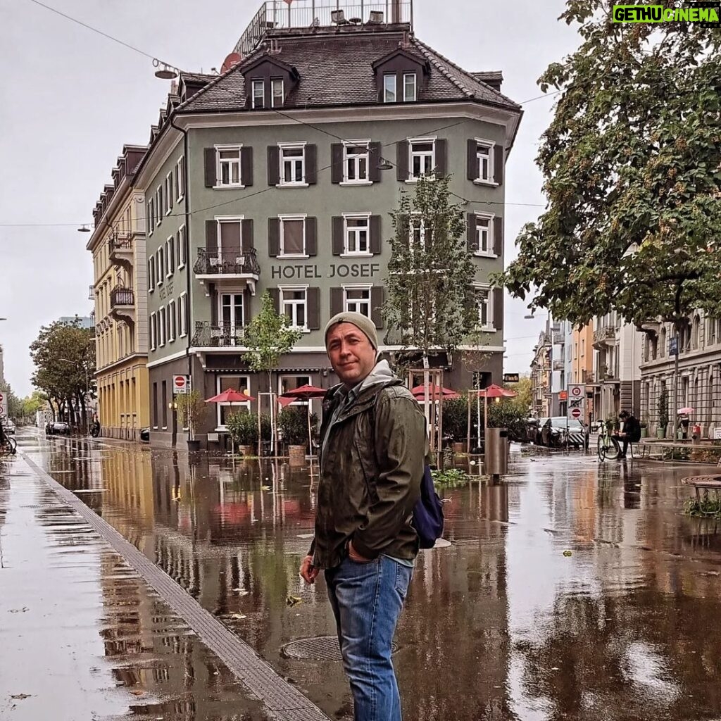 Azer Aydemir Instagram - Zürich. Switzerland 🇨🇭 #october #vibes #switzerland #zürich Zürich, Switzerland