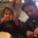 Aziz Kedi Instagram - yakışıklı dostum armin'le church street hatırası. armin bir dilim pizzayı cezalandırırken görülüyor.