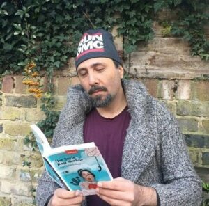 Aziz Kedi Instagram - anadolu'nun yetenek ambarı çok yetenekli arkadaşım @ayseninbavulu'nun 'her şeyin başı merkür' adlı kitabını okurken 'artık şu sayfayı da boş geç' demekten helak oldum, gülmekten dervişe döndüm. bunu bir başlangıç kabul eder, hikmetli ellerinden öperim.