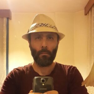 Aziz Kedi Instagram - evde bulduğum bu şapkayı taktığım anda ARANJÖR oldum. çabuk bana beste gönderin! chill out bir altyapı döşeyecem çok avrupai, hemen haydi!