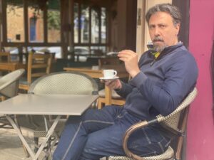 Aziz Kedi Instagram - aziz bey yanınızdaki bayan sevgiliniz mi???