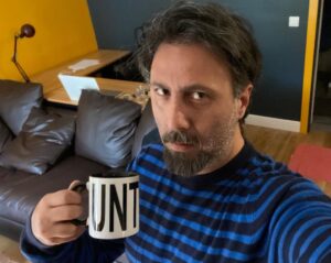 Aziz Kedi Instagram - morning to all them cunts and wankers out there!
çeviri: sinirliyim.
