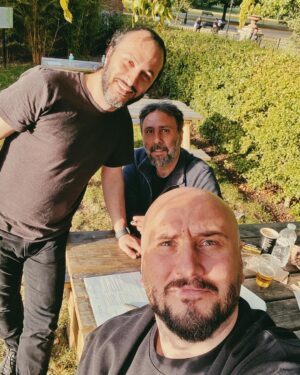 Aziz Kedi Instagram - Sizin deniziniz varsa bizim de parkımız var be! Kıymetli dostlarım @beduk ve @cemtuncer’le müthiş bir akşamüstü hatırası.