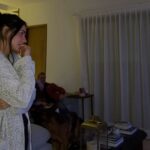 Bárbara de Regil Instagram - GANAMOS ! Puerco Sponk ✨ 3 cosas tengo que decir sobre esto : 1 ✨ que divertido fue darle vida a un rebelde 2 ✨ cargar esta botarga fue un RETO 🥹😤 ( acepto que estando ahí dentro aveces queria llorar , ya no aguantaba , sudaba y las gotas me caían en los ojos y la peor claustro … no podía quitármelas , el pelo se me iba a la cara y no podía quitarlo , me daba comezón jajjaa me pesaba el cuello etc 🧘🏻‍♀️ 3✨lo más divertido es que quien gane es por la creación de personaje , ganarte al público etc y NO SER TU . Así que amo saber que gane sin que sepan que era yo Gracias a todos por amar a este puerco . Vestuario, producción todos Gracias a @ferschoenwald por APOYARME EN TODO Y ESTAR AHÍ SIEMPRE Gracias a @anibalmuratcoach por mis clases de canto a mi que no canto nadaaaa pero logramos cantar . Te quiero mucho Gracias a mi manager @markatalent @karemguedimin por confiar en mi siempre ❤️