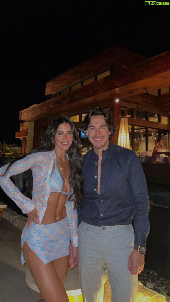 Bárbara de Regil Instagram - Te quiero ver triunfar en todo lo que hagas 🤍 y no solo quiero verte , quiero empujarte a lograrlo , tomarte de la mano y festejar contigo SIEMPRE ❤️ Feliz cumpleaños al hombre que me da vida todos los días 🎁🎂🎊 eres mi ilusión y mi compañero para siempre @ferschoenwald TE AMO SIN CONTROL Y PARA SIEMPRE