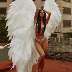 Bárbara de Regil Instagram - HAPPY BIRTHDAY TO ME 🥂 🎁 🎂 AMO MI VIDA 🪽AMO VIVIR 🪽 Estoy muy feliz ! Muy feliz ! 🩷 SOY FELIZ 🥂 Gracias @henryjimenz por mis fotos de cumpleaños TE AMO TANTO desde siempre hermanito