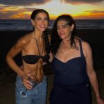 Bárbara de Regil Instagram – Mi mamá : guerrera , despistada , alegre , divertida , intensa , repetitiva , preocupona , amorosa … 
Mi mamá , esa mujer que no cambiaba por nada ni por ninguna . 
Amo y agradezco lo que eres y lo que siempre luchaste por mi y mi hermana 
Feliz día mamita @barbaraalfaror