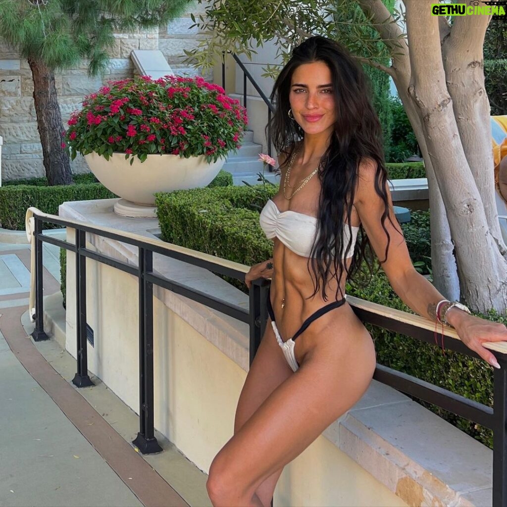 Bárbara de Regil Instagram - Carrete Honesto 💍👰🏻‍♀️🥂 Bachelorette Party @mikaderegil Las Vegas,nevada