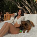 Bárbara de Regil Instagram - Soy yo … para mi 🥥🤍 ( para los que no entienden las paradojas ) Lo que quiero decirte es : SE TU , para ti - Saca tu verdadera esencia . Para TI , para disfrutarte y amarte TAL Y COMO ERES 🤍 mantén tu esencia y cuídala . Se tu 💜 para ti ✨✨✨✨✨✨✨✨✨✨✨ Mi lugar en punta mita @imantaresorts 🌴 Imanta Resorts