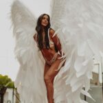 Bárbara de Regil Instagram - HAPPY BIRTHDAY TO ME 🥂 🎁 🎂 AMO MI VIDA 🪽AMO VIVIR 🪽 Estoy muy feliz ! Muy feliz ! 🩷 SOY FELIZ 🥂 Gracias @henryjimenz por mis fotos de cumpleaños TE AMO TANTO desde siempre hermanito