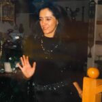Bárbara de Regil Instagram - Mi mamá : guerrera , despistada , alegre , divertida , intensa , repetitiva , preocupona , amorosa … Mi mamá , esa mujer que no cambiaba por nada ni por ninguna . Amo y agradezco lo que eres y lo que siempre luchaste por mi y mi hermana Feliz día mamita @barbaraalfaror