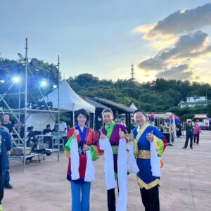 Bae Hyun-jin Instagram - #봉산탈춤다모여라 #제1회축제  #남산에서 

봉산사자와 격렬하게 보낸 낭만달밤🌛

마당극의 대가 김종엽 선생님 
봉산탈춤 보존회 윤기종회장님
그리고 축제홍보대사 배우 손병호님
모두 봉산탈춤의 대가들이신데-

TV로만 뵙던 대배우님들과
멋진 하루 보냈습니다 ♡

#집행위원장 #배현진 #얼쑤 #20년만에장구침