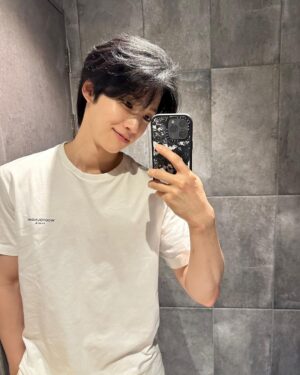 Baek Seo Hoo Instagram - ⠀⠀
근황🖐