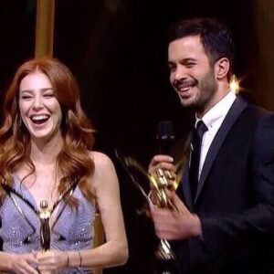 Barış Arduç Instagram - Her zaman yanımızda olup bizi bu güzel ödüle layık gören herkese çok teşekkür ederim :)