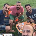 Barış Arduç Instagram - #Repost @sarpakkaya with @repostapp. ・・・ Yine mi güzeliz.... Dostlarla akşam keyfi... @arducbrs @keremfirtina @ozhansayhann
