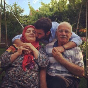Barış Arduç Instagram - Dedeyi neneyi sev, yeşili koru 😎✌️