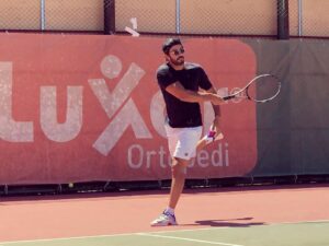 Barış Arduç Instagram - @celalozudogru Hocam öğrettiğin her şey için çok teşekkür ederim 😎🤜🏼🤛🏼 @cnctenisakademi 🎾