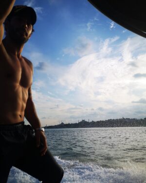 Barış Arduç Instagram - Freedom 🦀 😊