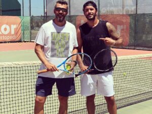 Barış Arduç Instagram - @celalozudogru Hocam öğrettiğin her şey için çok teşekkür ederim 😎🤜🏼🤛🏼 @cnctenisakademi 🎾