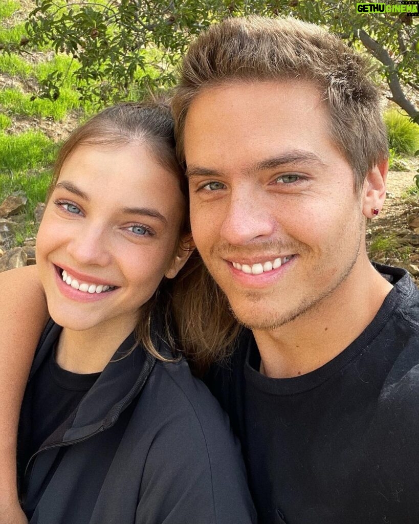 Barbara Palvin Instagram - Sunny Friday hikes are the best way to kick off the weekend ☀️ ☀️ @alo @dylansprouse