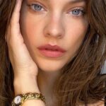 Barbara Palvin Instagram - I’m so gonna be on time from now on unless I get caught up staring at my new watch . 🤍 DNA 🤍 @heyharpershop
