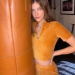 Barbara Palvin Instagram - One of my new favorite looks this fall from @alo 🤎🧡 It’s definitely a must have!! See my stories for more 👀💫