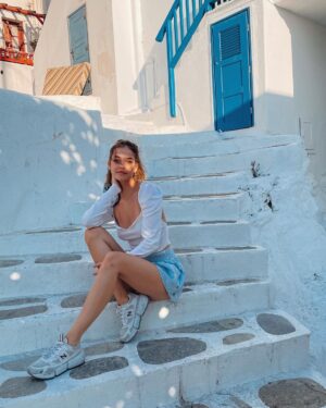 Barbara Palvin Instagram - Mykonos is Yourkonos 🙏🏻 🦦
#REVOLVEsummer @revolve @majorelle_collection