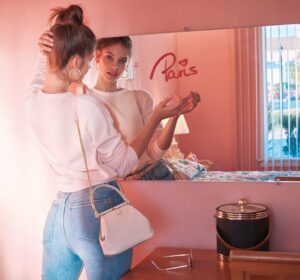 Barbara Palvin Instagram - @lancaster SS21 🌸