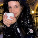 Barbara Palvin Instagram – What do I love about winter?
HOT CHOCOLATE OF COURSE!
Share the warmth this winter with me and @Moncler. Forward this to 10 of your dearest friends and spread the winter joy. #WeLoveWinter