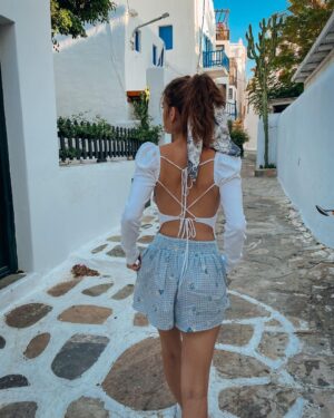 Barbara Palvin Instagram - Mykonos is Yourkonos 🙏🏻 🦦
#REVOLVEsummer @revolve @majorelle_collection