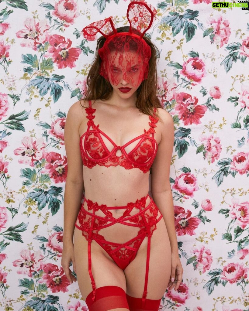 Barbara Palvin Instagram - ♥️ @forloveandlemons x @victoriassecret