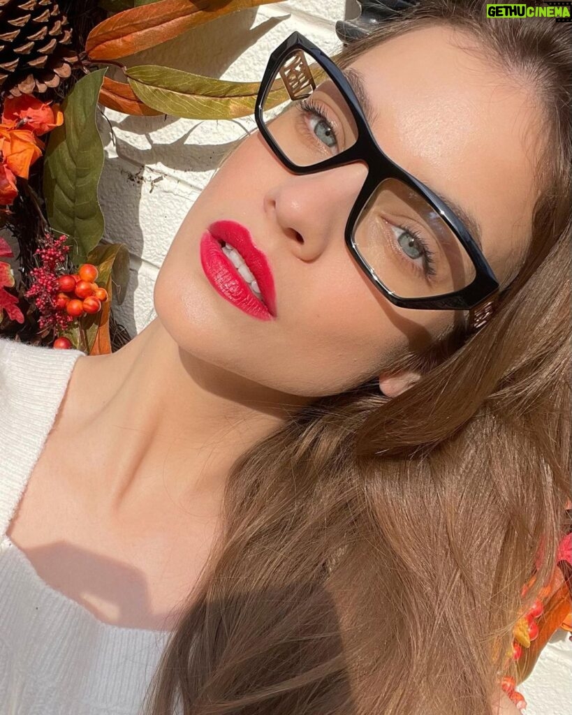 Barbara Palvin Instagram - Fall favorites 🍁 @versace #VersaceEyeWear #adv