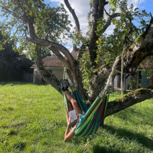 Barbara Pravi Instagram - Tina turner en vacances 
🤹🏻‍♀️