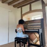 Barbara Pravi Instagram - Tina turner en vacances 🤹🏻‍♀️