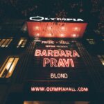 Barbara Pravi Instagram - L’Olympia c’était il y a un an déjà Et si on remettait ça bientôt ? ❤️‍🔥 ⛓️ @vertigoproduction @laurag_photo