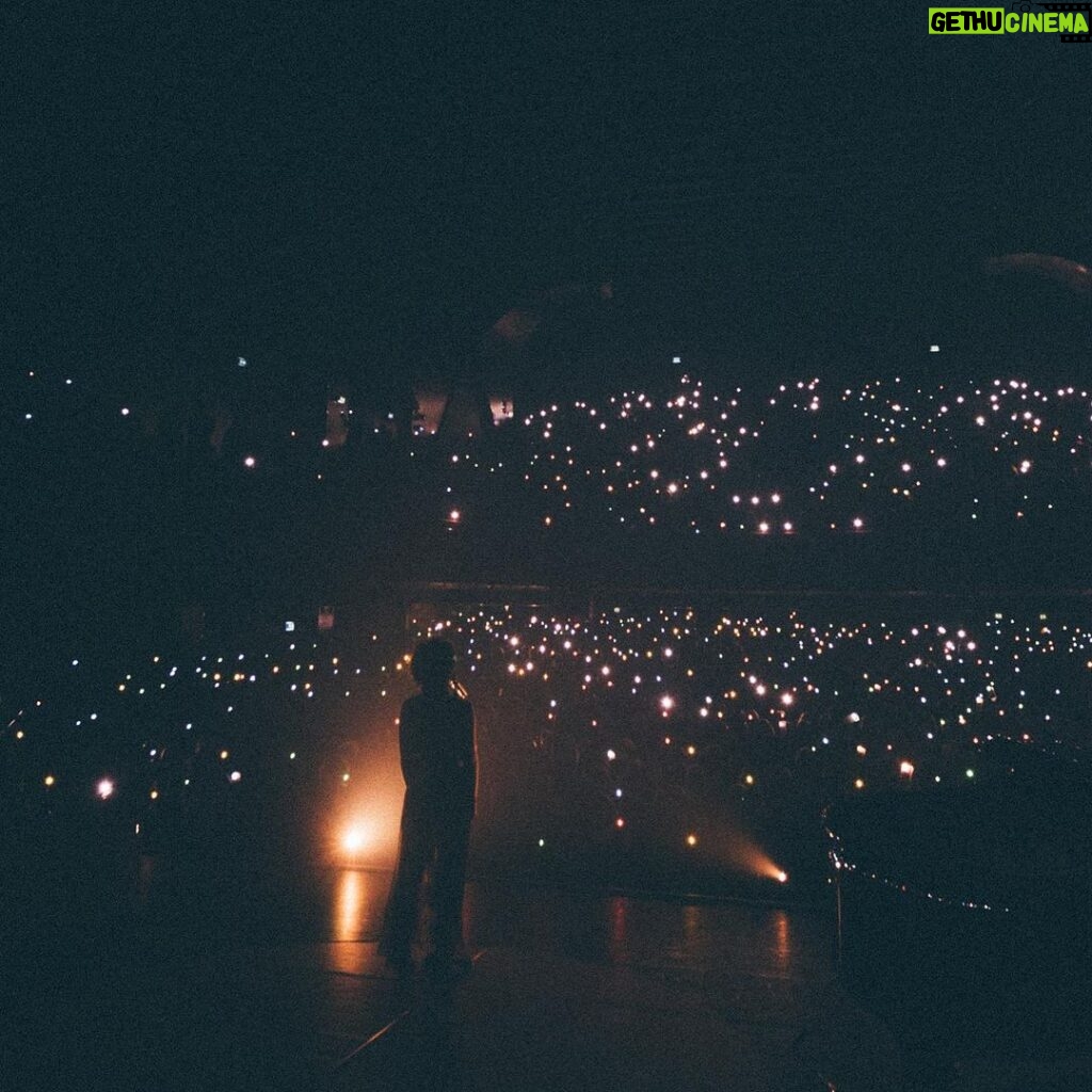 Barbara Pravi Instagram - L’Olympia c’était il y a un an déjà Et si on remettait ça bientôt ? ❤️‍🔥 ⛓️ @vertigoproduction @laurag_photo