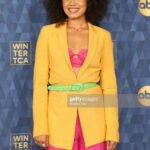 Barrett Doss Instagram - 💐Party Curl💐 #station19 #tca20 @station19 @abcnetwork @byshondaland 👗: @jacquemus @jimmychoo @maryam_nassir_zadeh 💇🏾‍♀️: @kyabilal_ 💄: @danadelaney 📸: Michael Tran/ @gettyimages 📹: @dsavre stole @boriskodjoe’s phone