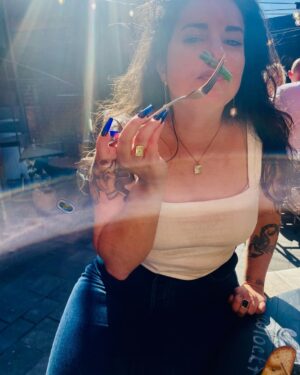 Barrett Doss Instagram - 🦩➕🦂🖤🇬🇧 

@katiedeltaco
