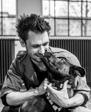 Bartosz Gelner Instagram - Pandora (gr. pan – "wszystko", dōron – "dar")
jest piękna, mądra i do wzięcia... 
#adoptujniekupuj#adoptujpsa#schroniskonapaluchu#pies
📸  @a.wrzeszczynska