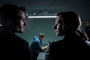 Bartosz Gelner Instagram - SCENA XV
ON
Elektryczność z oczu bije.
ONA
Zgrzałam się przy przesłuchaniu.
#serialszadź#serial#tvn#soon
📸 Ania Włoch/TVN