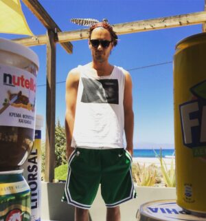 Bartosz Gelner Instagram - Lokowanie produktu.
🤘🏻🙈💰
#fanta#mythos#nutella#philadelphia
#litorsal#nike#pióro